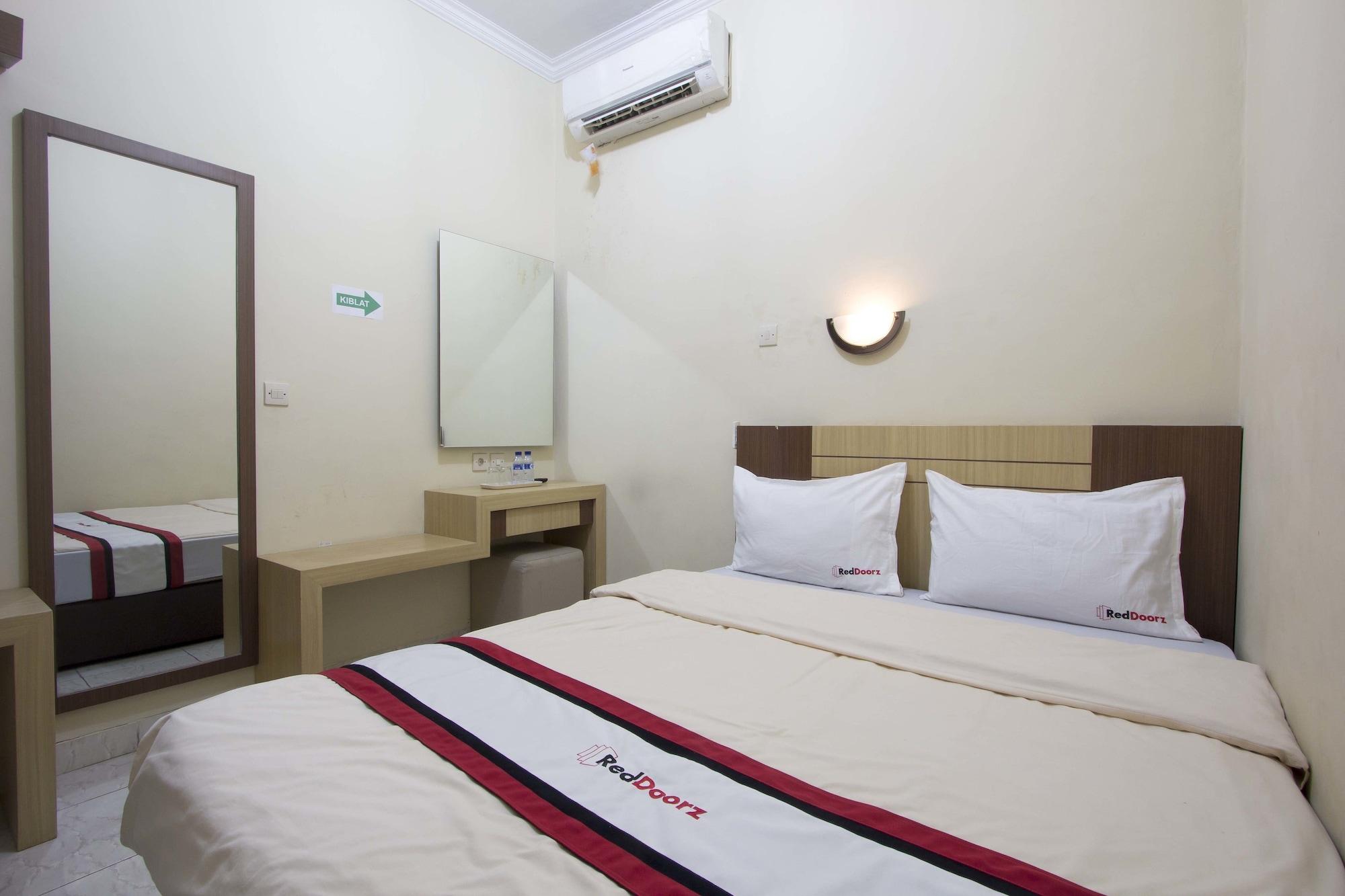 Reddoorz Plus Near Stadion Mandala Krida Yogyakarta Exteriör bild