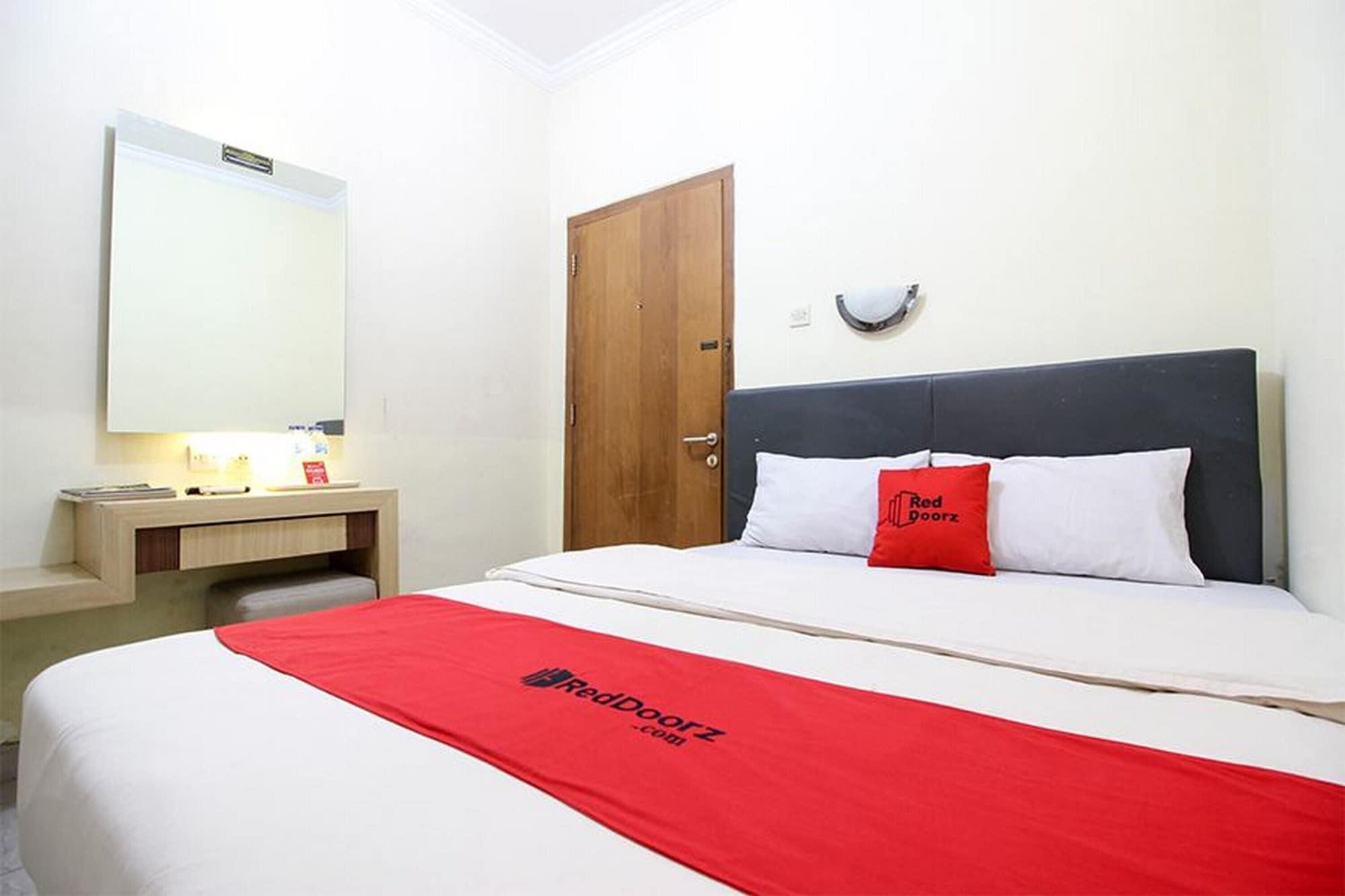 Reddoorz Plus Near Stadion Mandala Krida Yogyakarta Exteriör bild