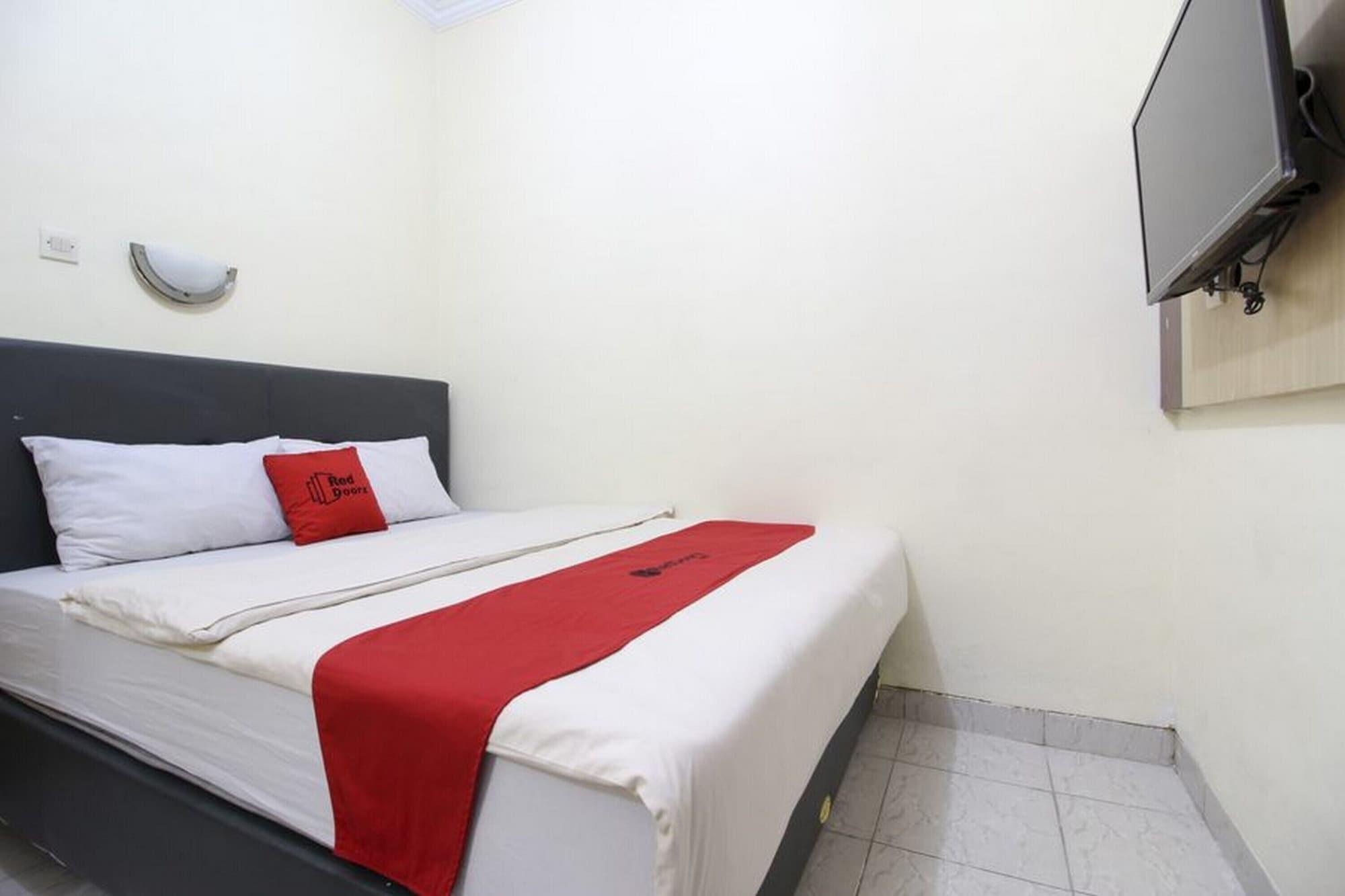 Reddoorz Plus Near Stadion Mandala Krida Yogyakarta Exteriör bild