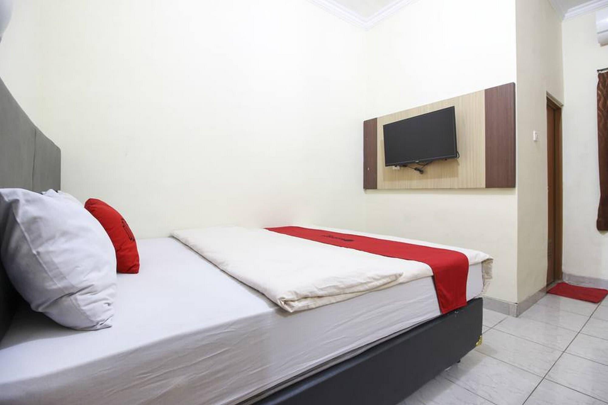 Reddoorz Plus Near Stadion Mandala Krida Yogyakarta Exteriör bild