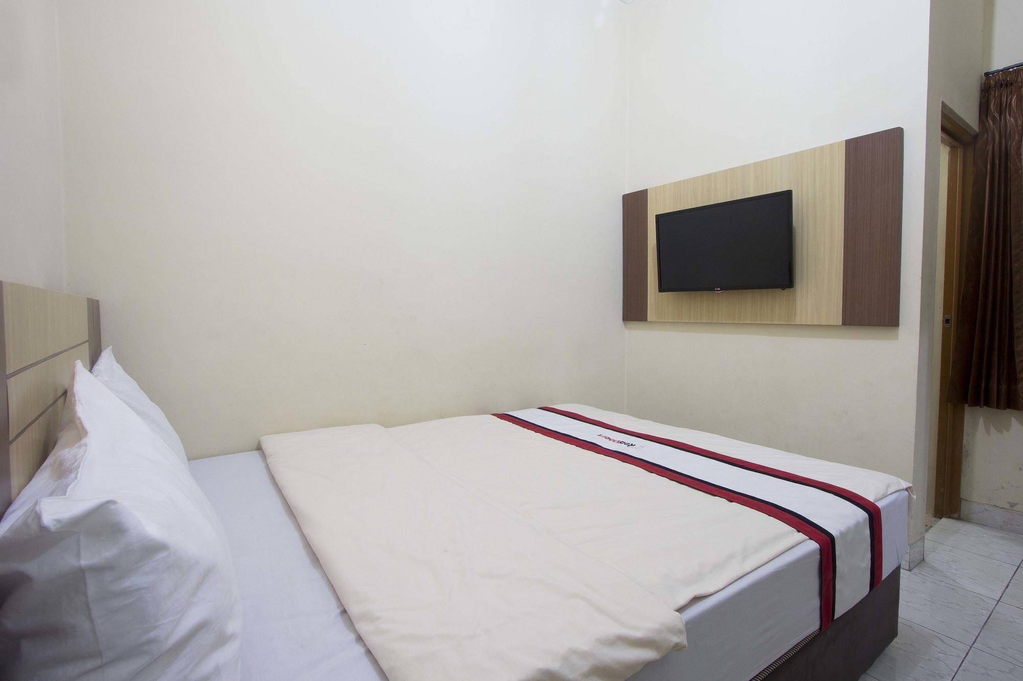 Reddoorz Plus Near Stadion Mandala Krida Yogyakarta Exteriör bild
