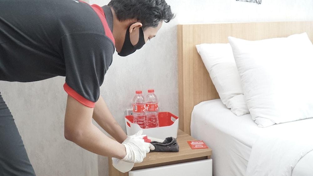 Reddoorz Plus Near Stadion Mandala Krida Yogyakarta Exteriör bild