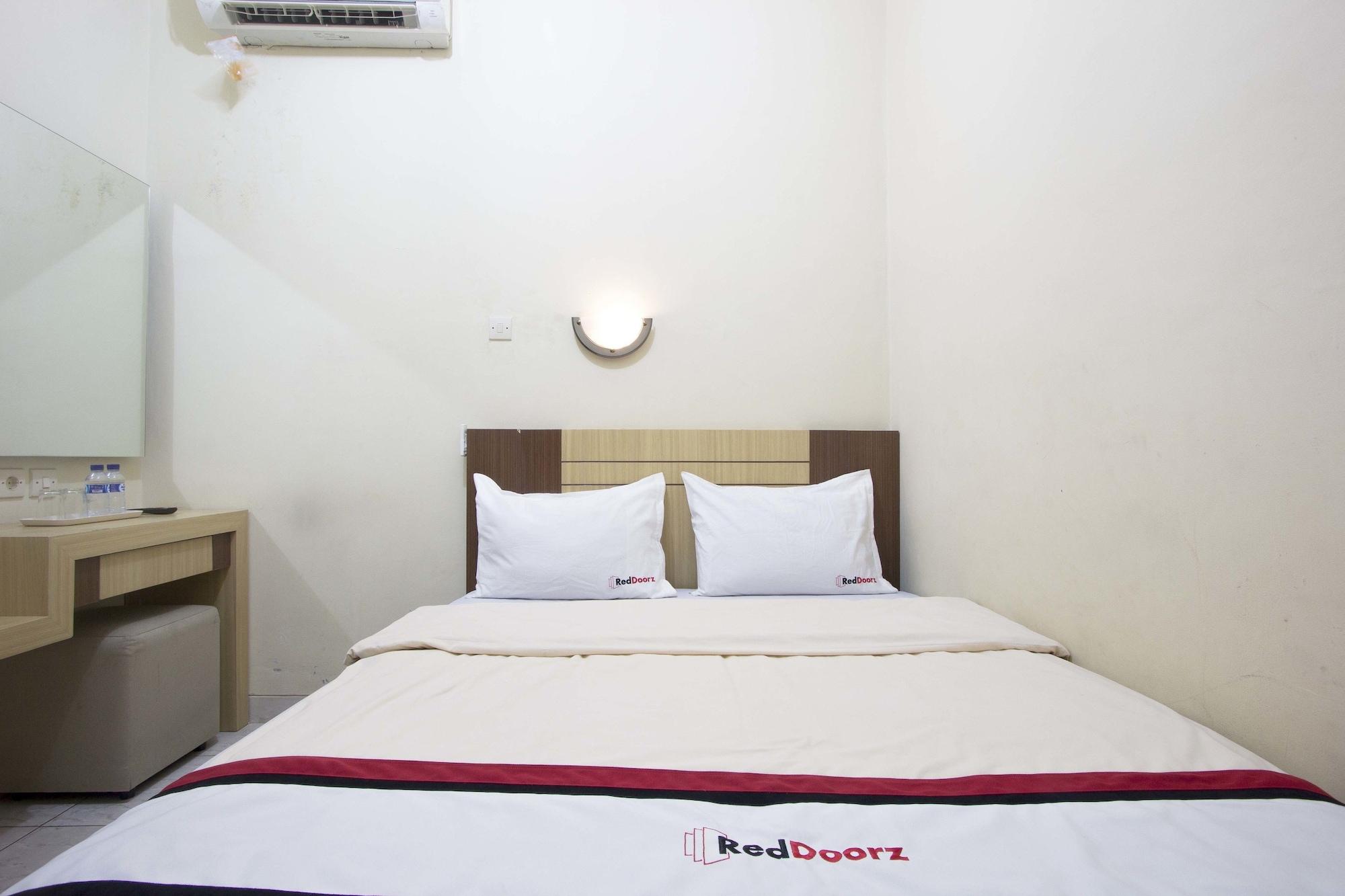 Reddoorz Plus Near Stadion Mandala Krida Yogyakarta Exteriör bild