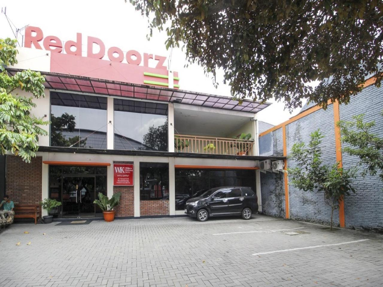 Reddoorz Plus Near Stadion Mandala Krida Yogyakarta Exteriör bild