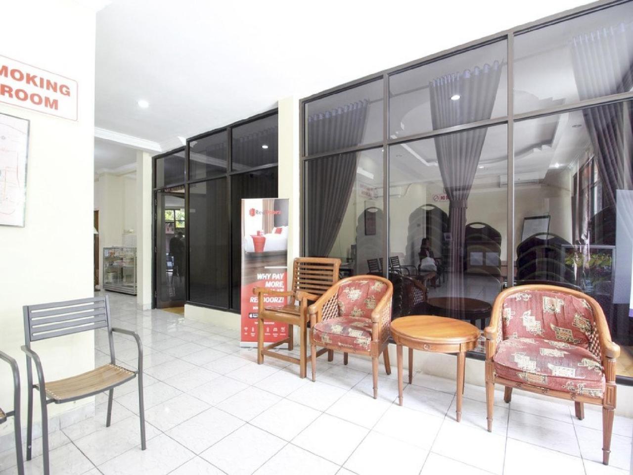 Reddoorz Plus Near Stadion Mandala Krida Yogyakarta Exteriör bild
