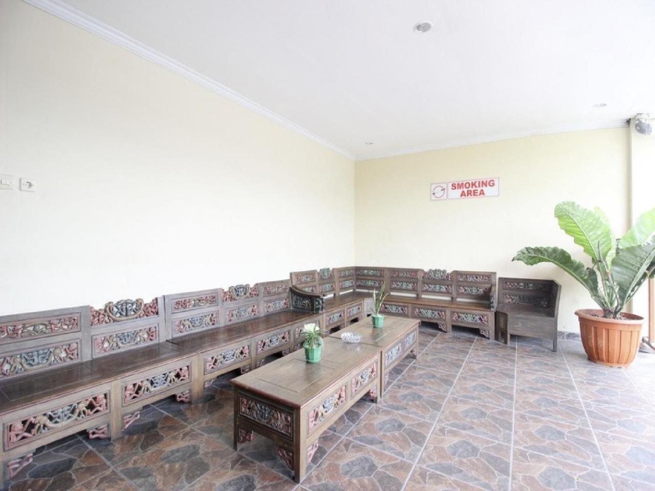 Reddoorz Plus Near Stadion Mandala Krida Yogyakarta Exteriör bild