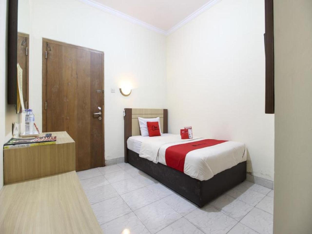 Reddoorz Plus Near Stadion Mandala Krida Yogyakarta Exteriör bild