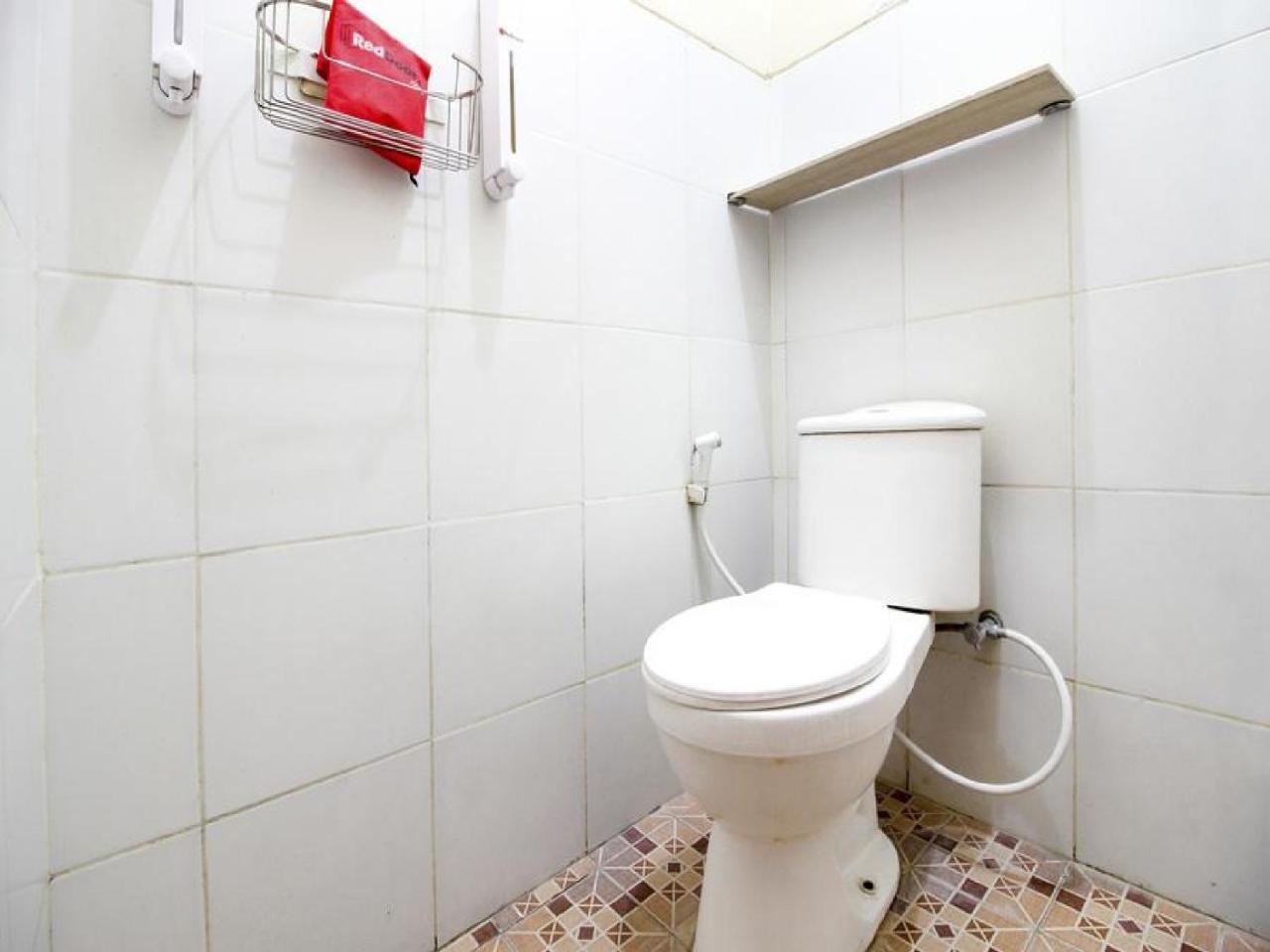 Reddoorz Plus Near Stadion Mandala Krida Yogyakarta Exteriör bild
