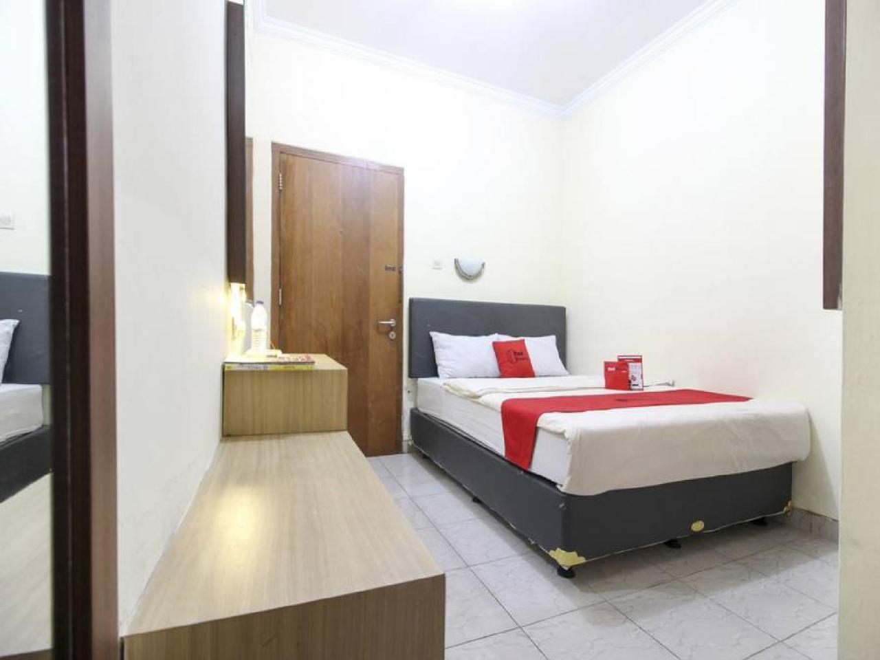 Reddoorz Plus Near Stadion Mandala Krida Yogyakarta Exteriör bild