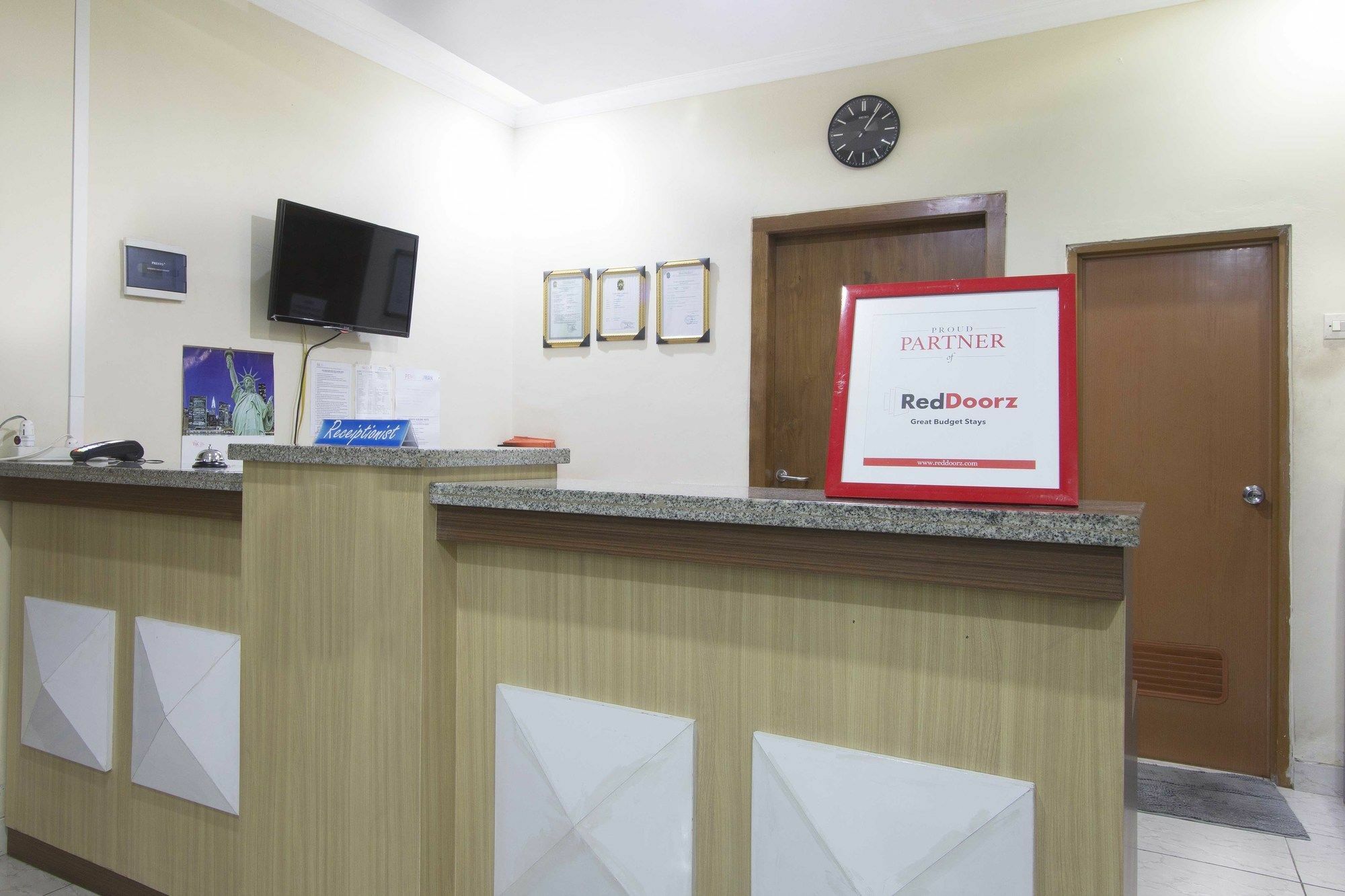 Reddoorz Plus Near Stadion Mandala Krida Yogyakarta Exteriör bild