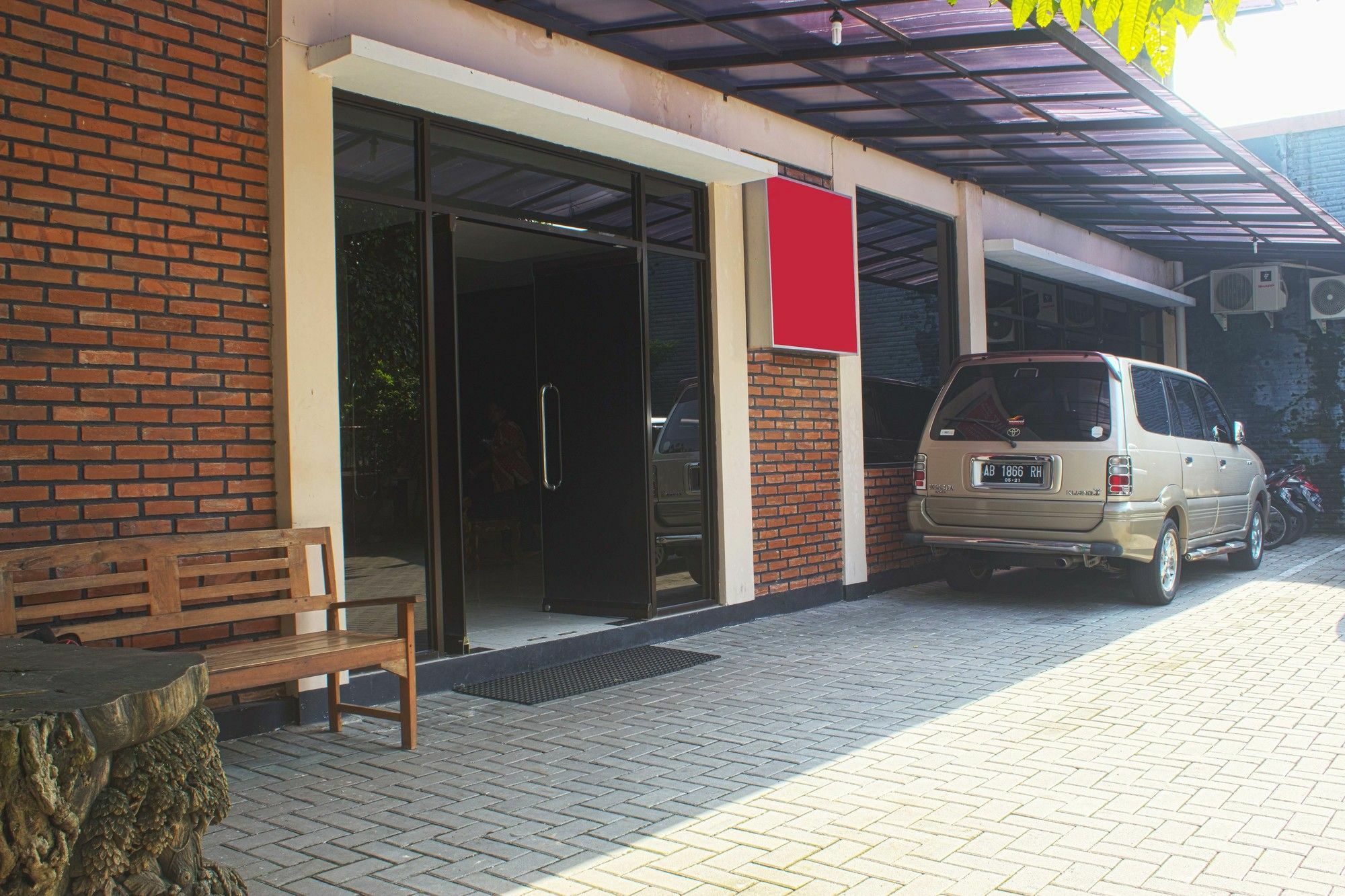 Reddoorz Plus Near Stadion Mandala Krida Yogyakarta Exteriör bild