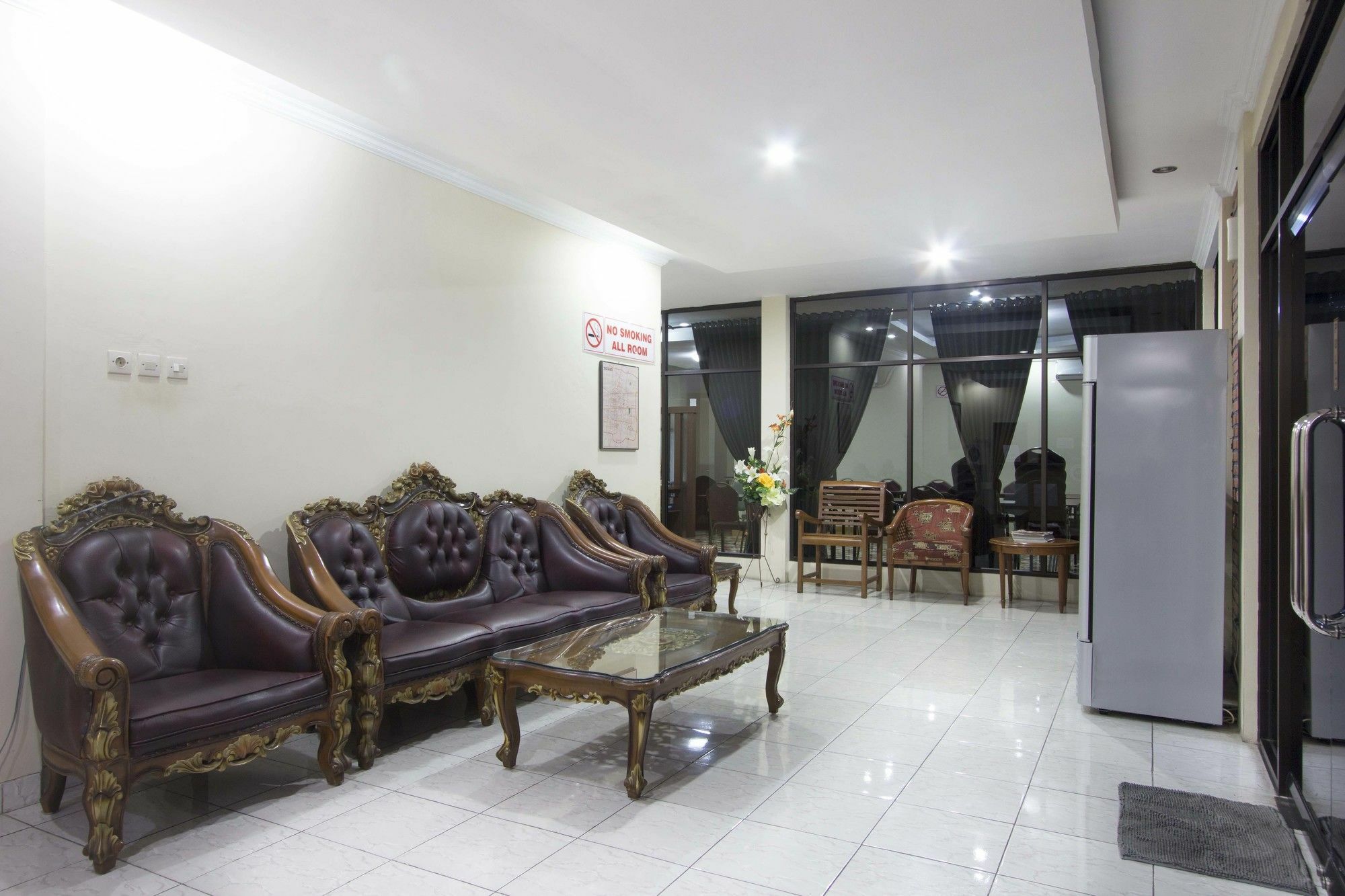 Reddoorz Plus Near Stadion Mandala Krida Yogyakarta Exteriör bild