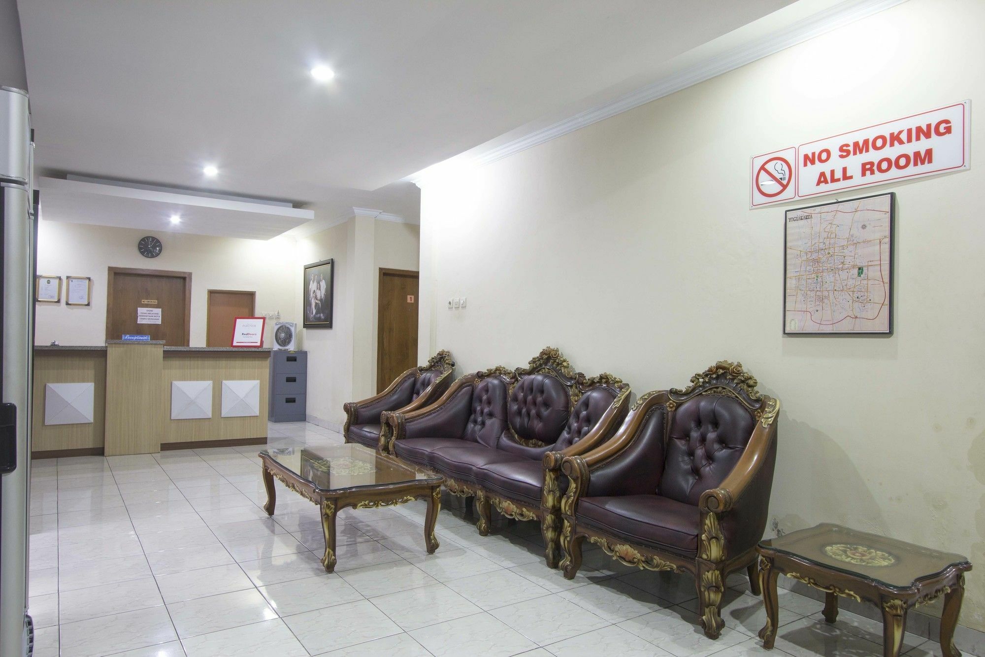 Reddoorz Plus Near Stadion Mandala Krida Yogyakarta Exteriör bild
